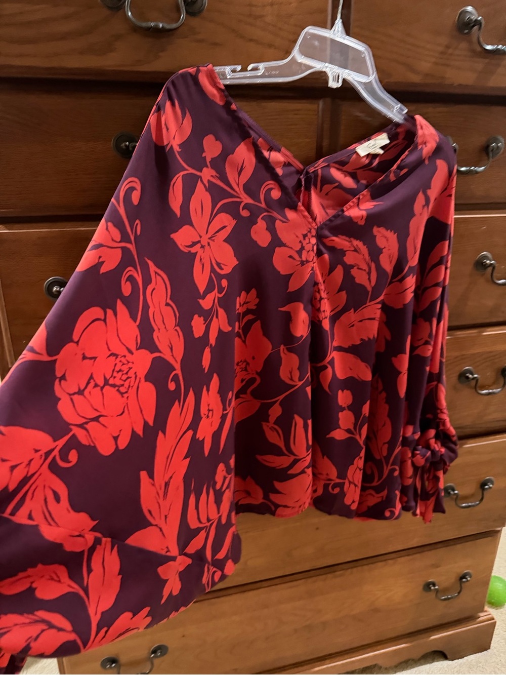 easel Red and Plum Floral V-Neck Top